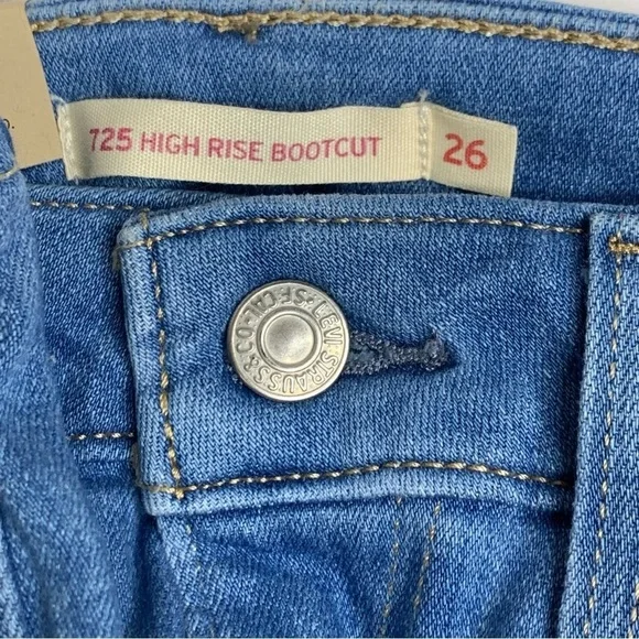 725 HIGH RISE BOOTCUT WOMEN'S JEANS Zip Fly Light Wash Size (2) 26”X30”